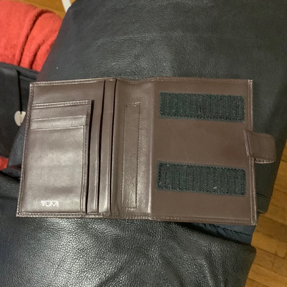 TUMI wristlet Palm V
